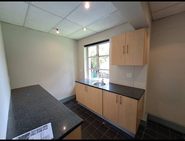 190M² OFFICE TO LET IN HYDE PARK